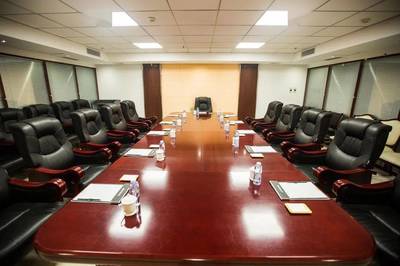 會議優(yōu)選 以細(xì)致管家服務(wù)與量身場地打造，定義專業(yè)會議體驗(yàn)